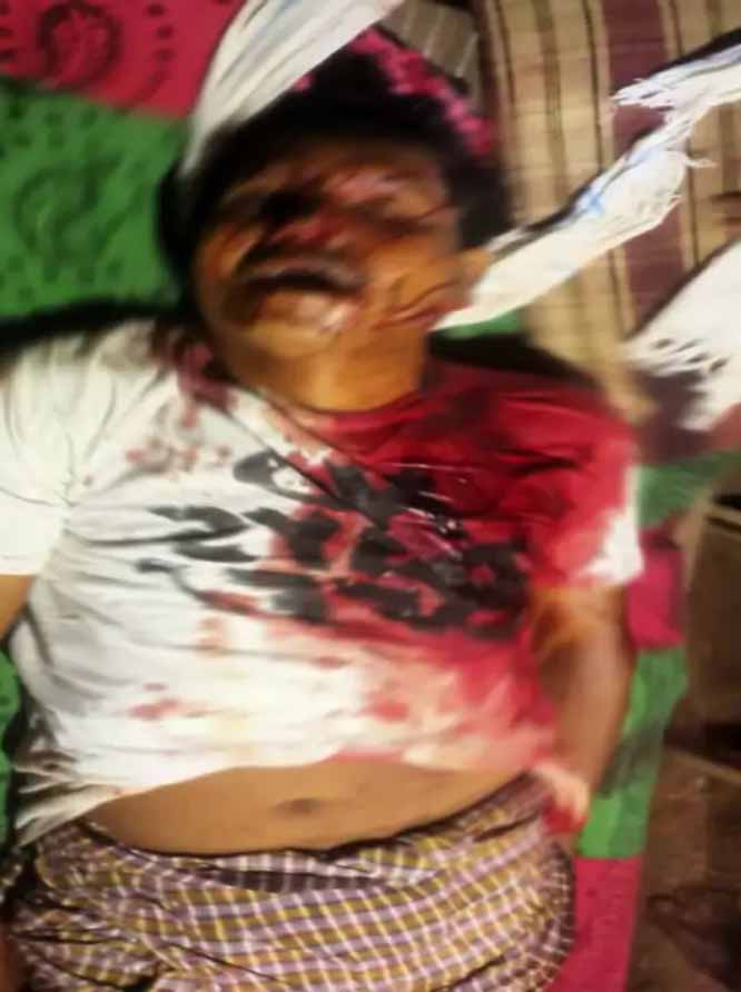 नक्सलियों ने पूर्व जनपद सदस्य की परिजनों के सामने हत्या कर दी